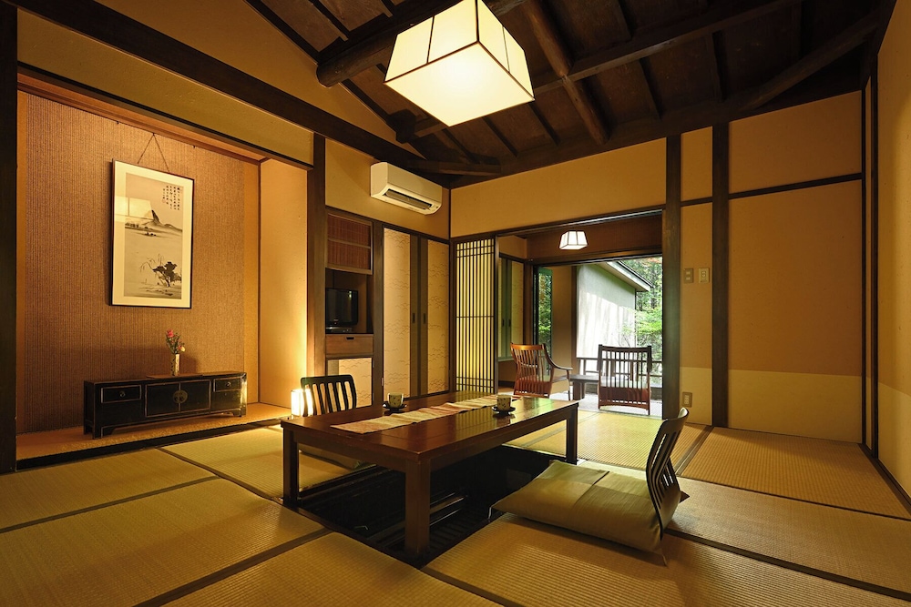 客室1 | 塔之沢温泉 山の茶屋