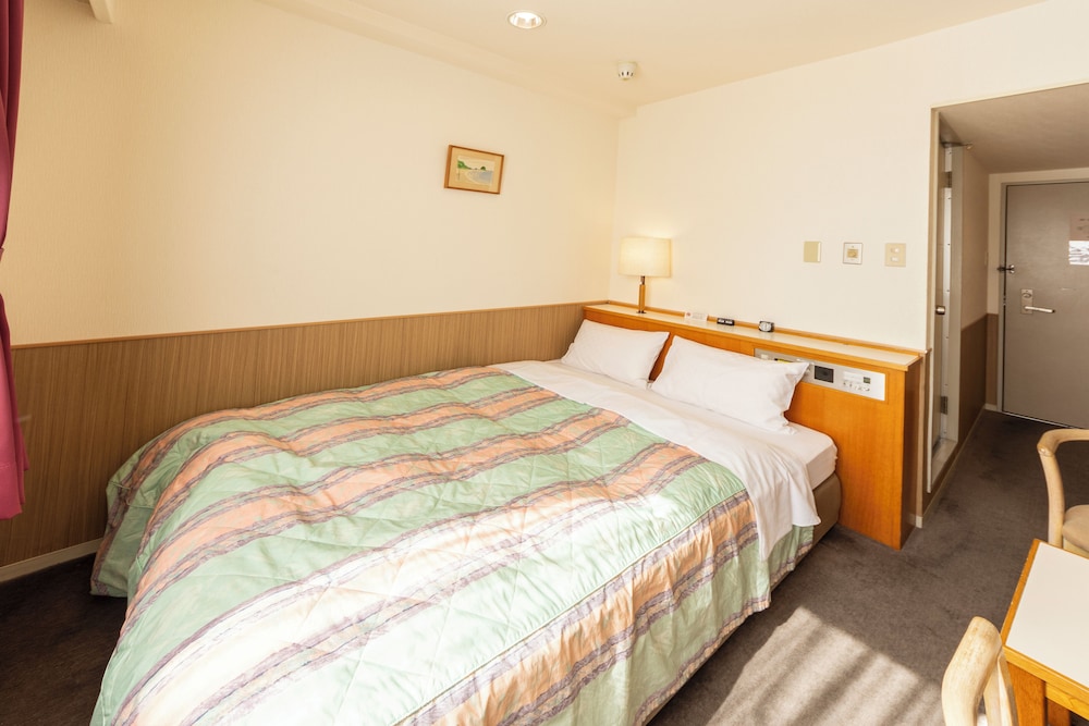 スタンダード ダブルルーム 禁煙 客室1 | 松浦シティホテル