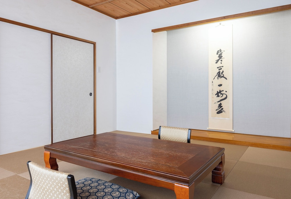 和室 (42㎡) 禁煙 客室1 | 松浦シティホテル
