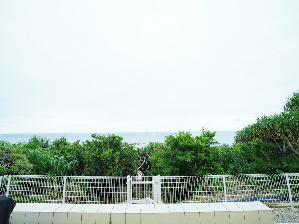 ヴィラ 4 ベッドルーム 禁煙 シービュー テラス / パティオ0 | オーシャンヴィラ徳之島-Ocean Villa Tokunoshima