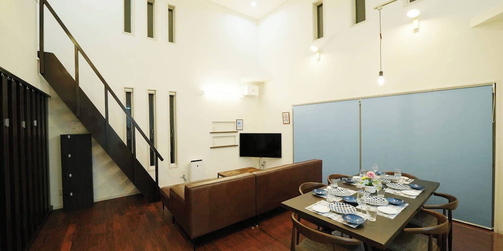 ヴィラ 4 ベッドルーム 禁煙 シービュー リビング エリア0 | オーシャンヴィラ徳之島-Ocean Villa Tokunoshima