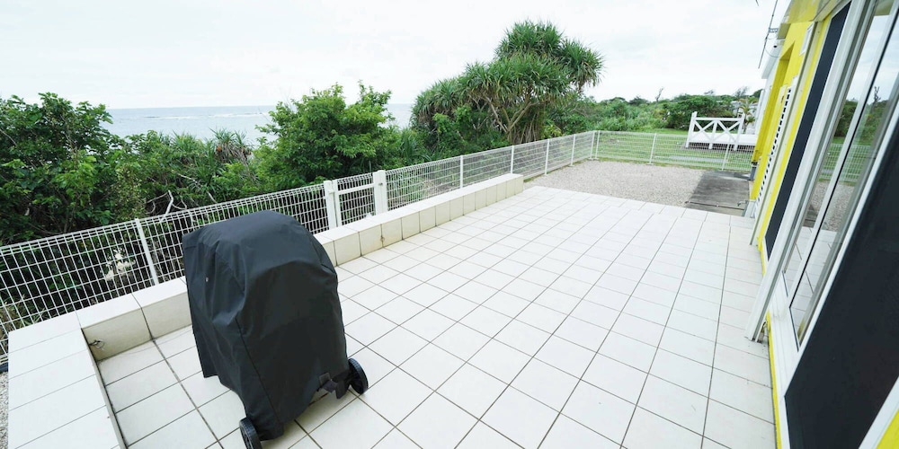 ヴィラ 4 ベッドルーム 禁煙 シービュー テラス / パティオ1 | オーシャンヴィラ徳之島-Ocean Villa Tokunoshima