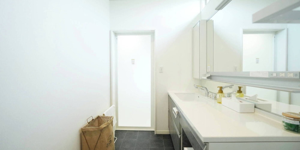 ヴィラ 4 ベッドルーム 禁煙 シービュー バスルームのシンク1 | オーシャンヴィラ徳之島-Ocean Villa Tokunoshima