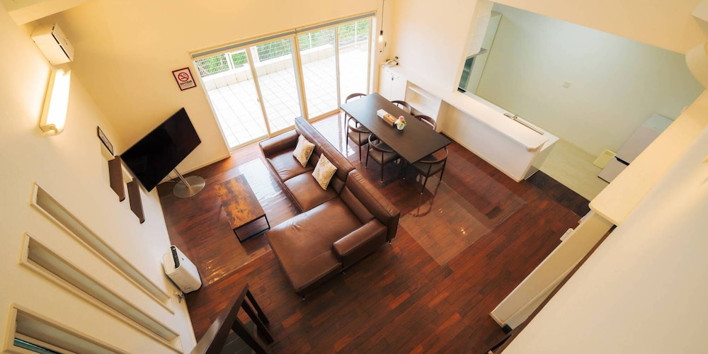 ヴィラ 4 ベッドルーム 禁煙 シービュー リビング エリア2 | オーシャンヴィラ徳之島-Ocean Villa Tokunoshima