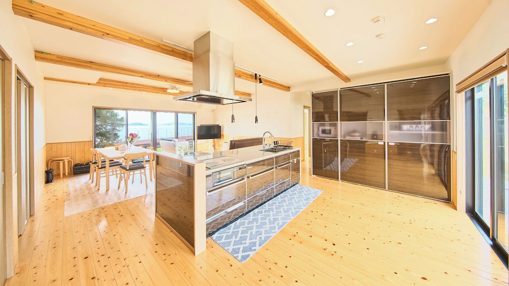 ヴィラ 3 ベッドルーム ガーデンビュー リビング エリア0 | オーシャンヴィラ鳴門