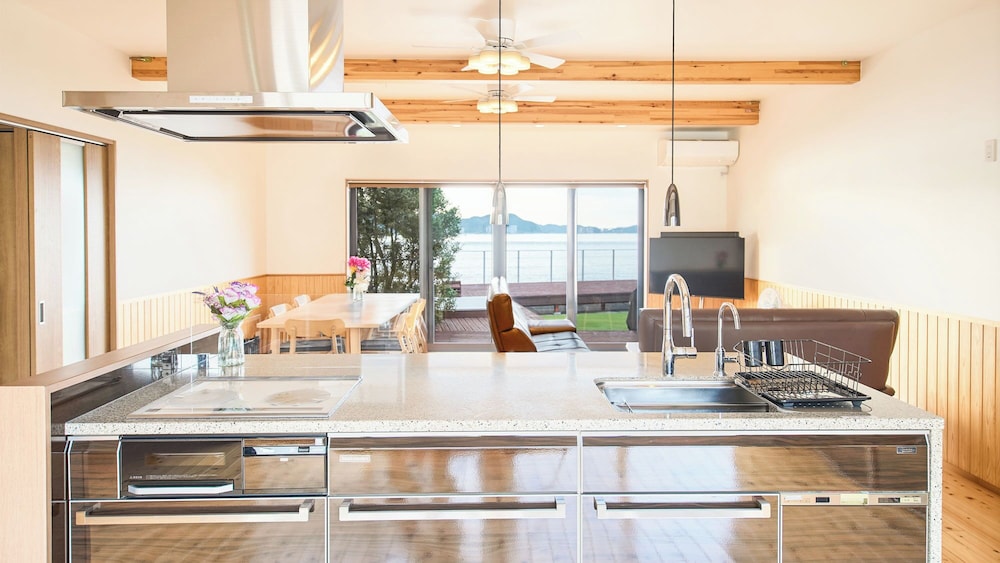 ヴィラ 3 ベッドルーム ガーデンビュー 専用キッチン4 | オーシャンヴィラ鳴門