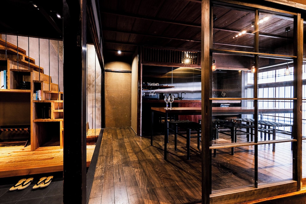 タウンホーム バルコニー 客室内のダイニングエリア1 | 鈴 喜承庵