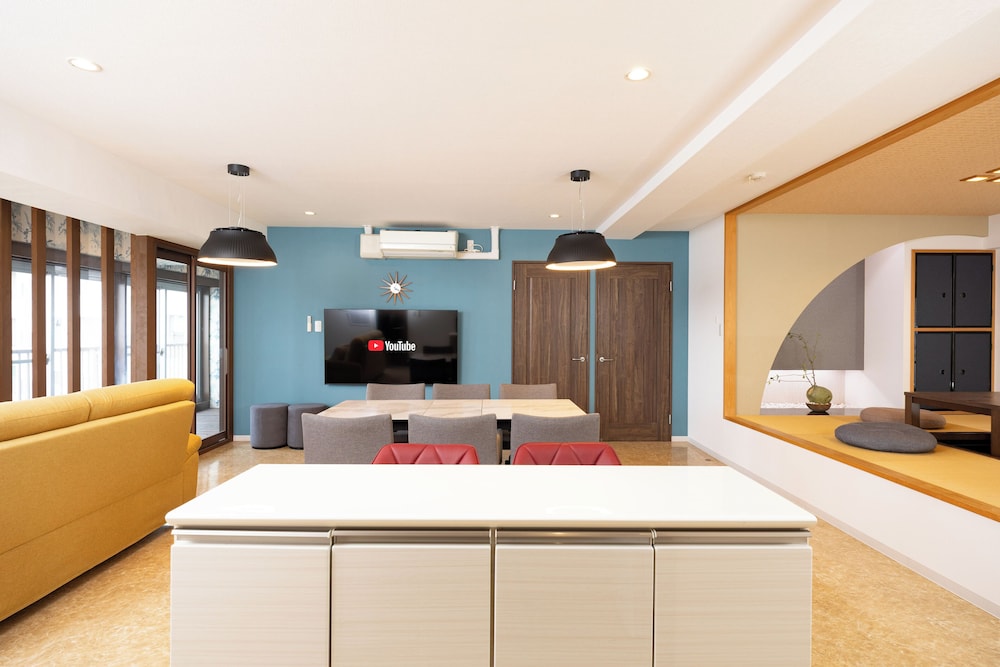 ファミリー アパートメント オーシャンビュー 客室内のダイニングエリア1 | Ocean Smile