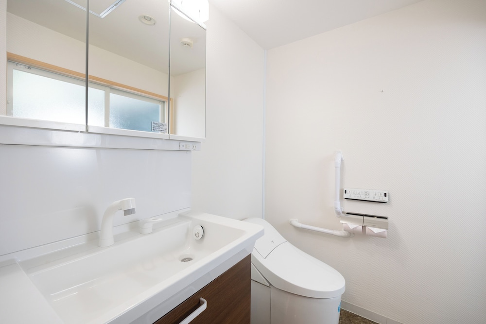 ファミリー アパートメント オーシャンビュー バスルーム2 | Ocean Smile