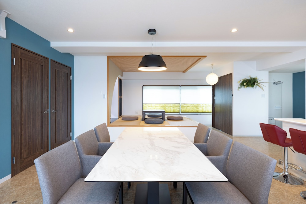 ファミリー アパートメント オーシャンビュー 客室内のダイニングエリア6 | Ocean Smile