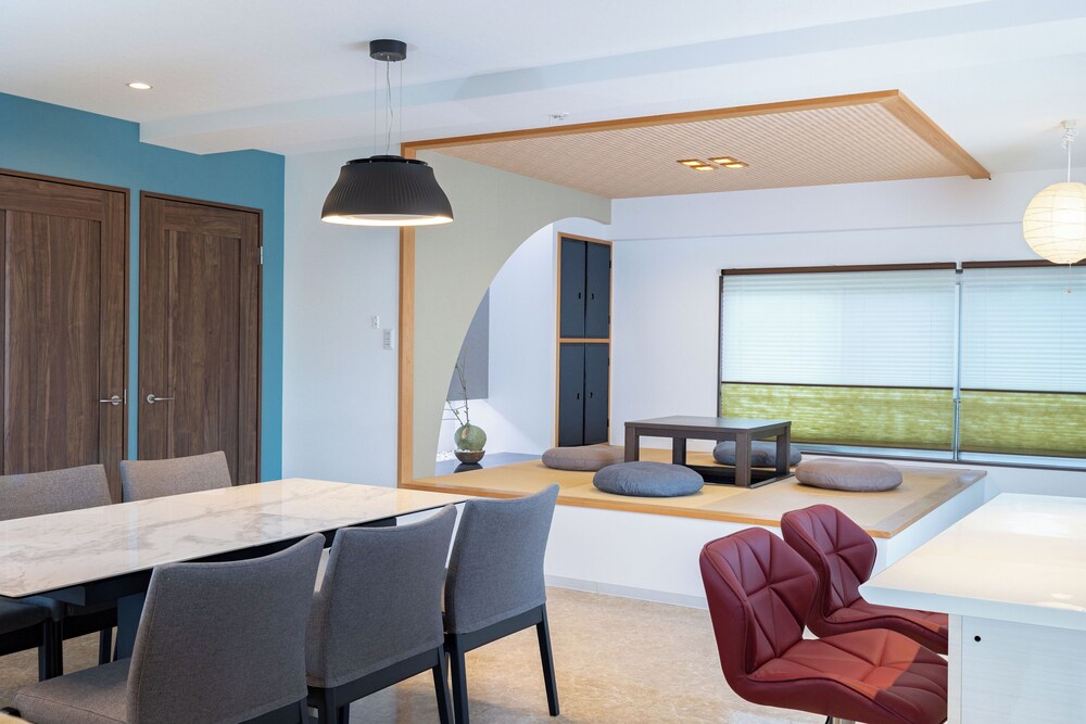 ファミリー アパートメント オーシャンビュー 客室内のダイニングエリア5 | Ocean Smile