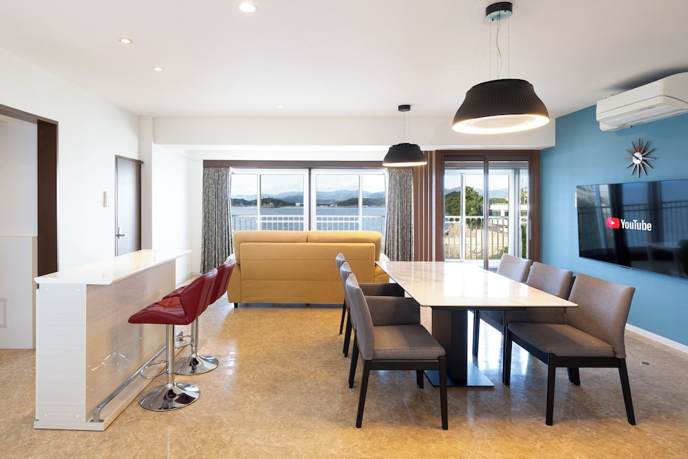 ファミリー アパートメント オーシャンビュー 客室内のダイニングエリア3 | Ocean Smile