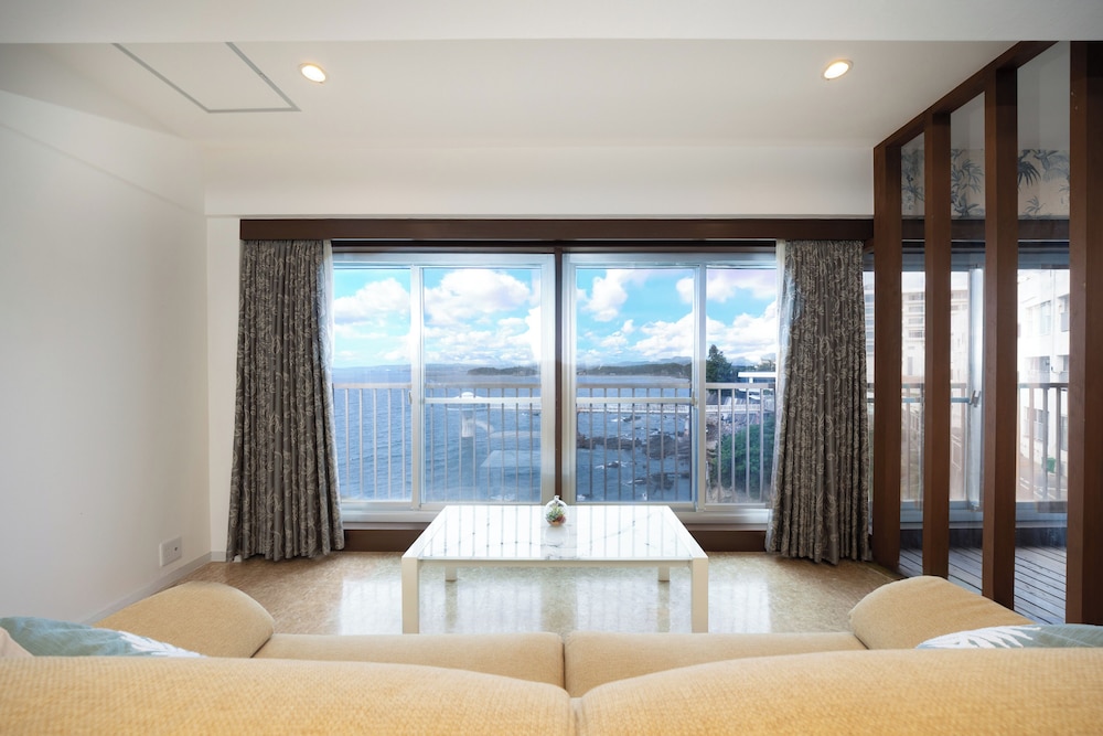 ファミリー アパートメント オーシャンビュー リビング エリア0 | Ocean Smile