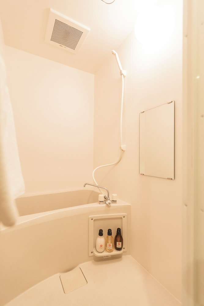 ファミリー アパートメント バルコニー シティビュー バスルーム2 | b&今里店