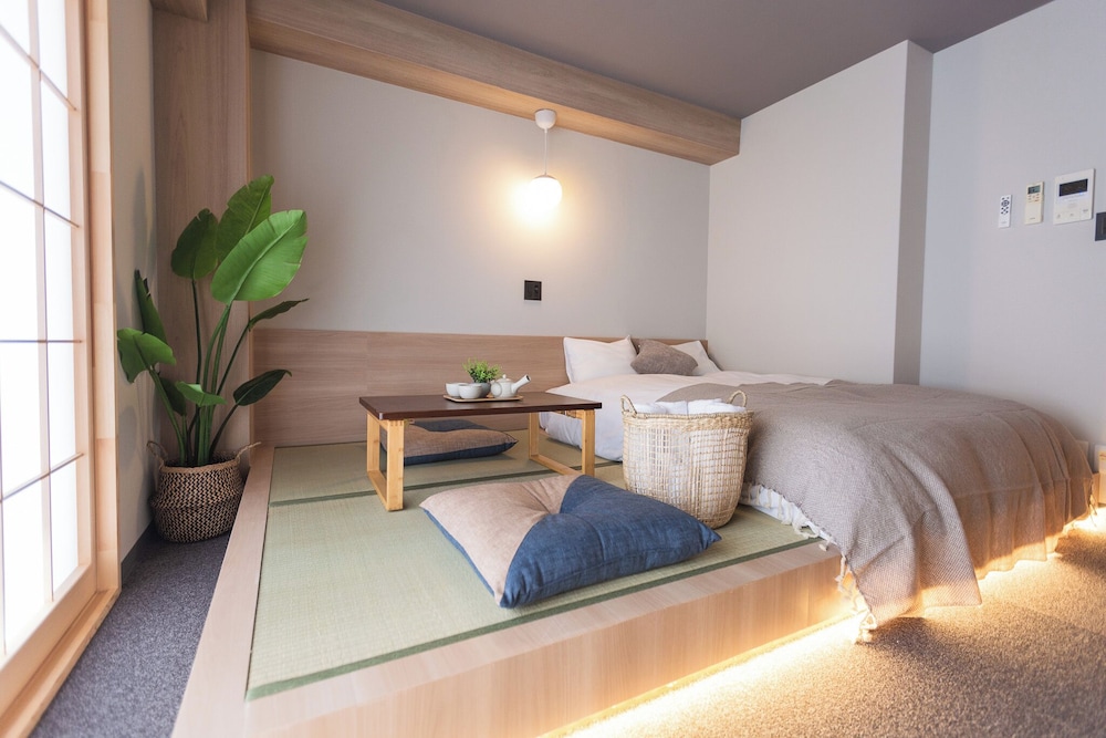 ファミリー アパートメント バルコニー シティビュー 客室3 | b&今里店