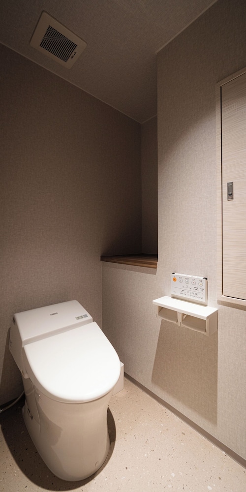 デラックス ツインルーム バスルーム1 | R HOTEL RE.OSAKA NAGAI PARK