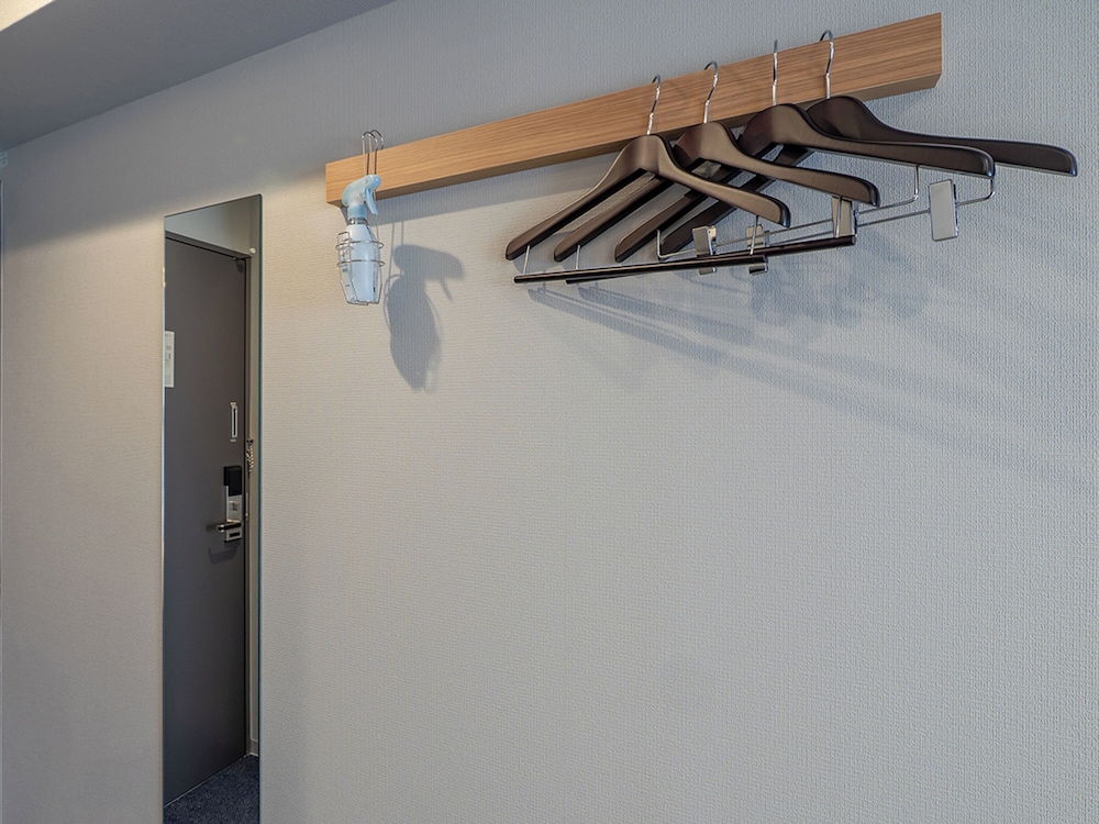 ダブルルーム 電子タバコ専用 客室の設備とサービス1 | 東横INN高知