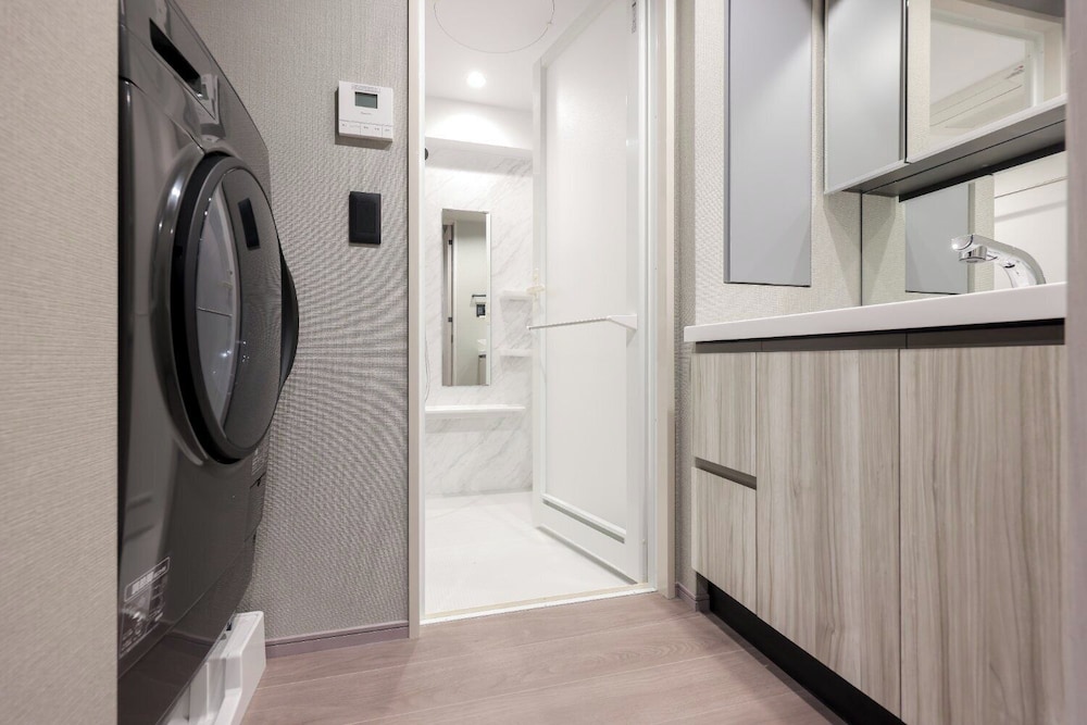 ファミリー アパートメント 禁煙 (e02) バスルーム1 | CLASS品川