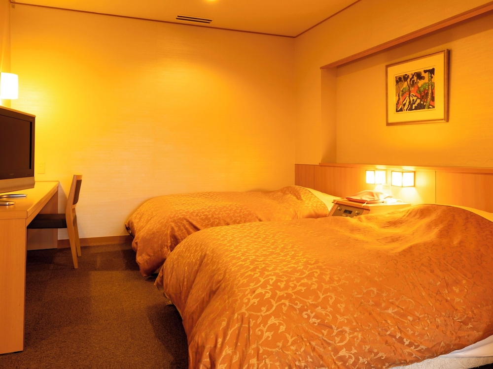 デラックス 4 人部屋 禁煙 客室1 | ホテルサンバレー伊豆長岡