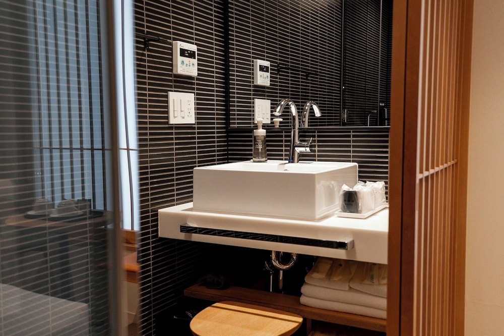 スタンダード ツインルーム バスルーム3 | Asuite Hakata by ASUMIRU