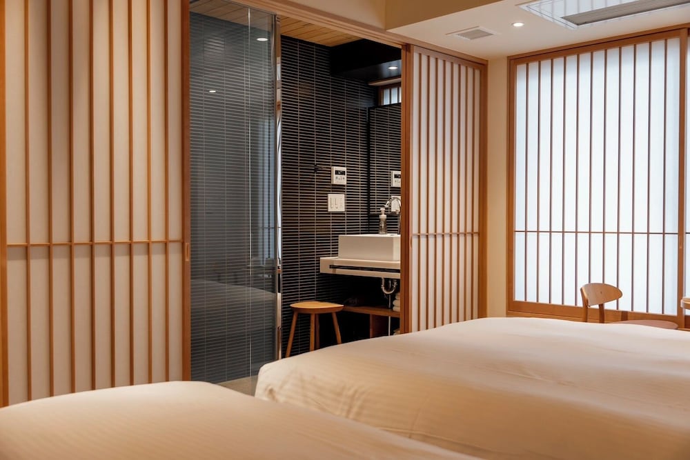 スタンダード ツインルーム リビング エリア4 | Asuite Hakata by ASUMIRU