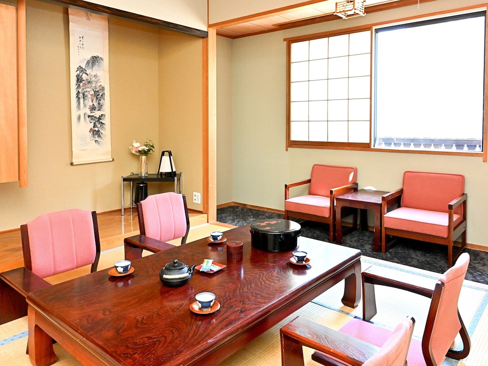 スタンダード 4 人部屋 禁煙 マウンテンビュー 客室2 | こまくさホテル