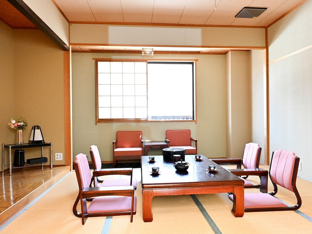 スタンダード 4 人部屋 禁煙 マウンテンビュー 客室5 | こまくさホテル