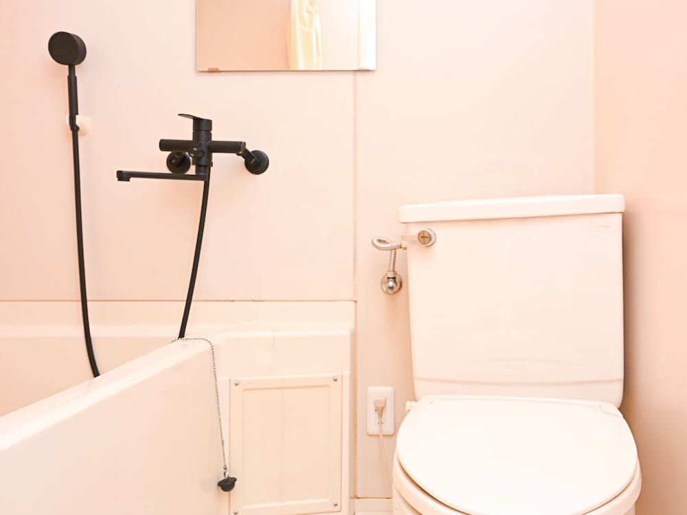 スタンダード 4 人部屋 禁煙 マウンテンビュー バスルーム1 | こまくさホテル