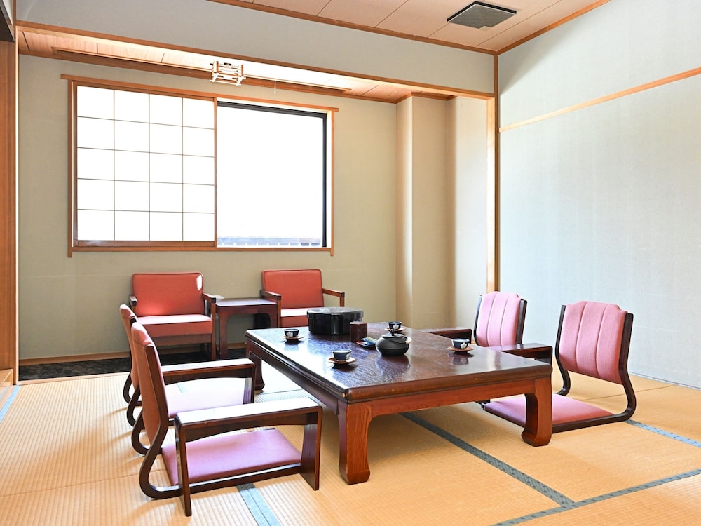 スタンダード 4 人部屋 禁煙 マウンテンビュー 客室1 | こまくさホテル