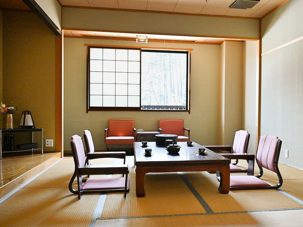 スタンダード 4 人部屋 禁煙 マウンテンビュー 客室4 | こまくさホテル