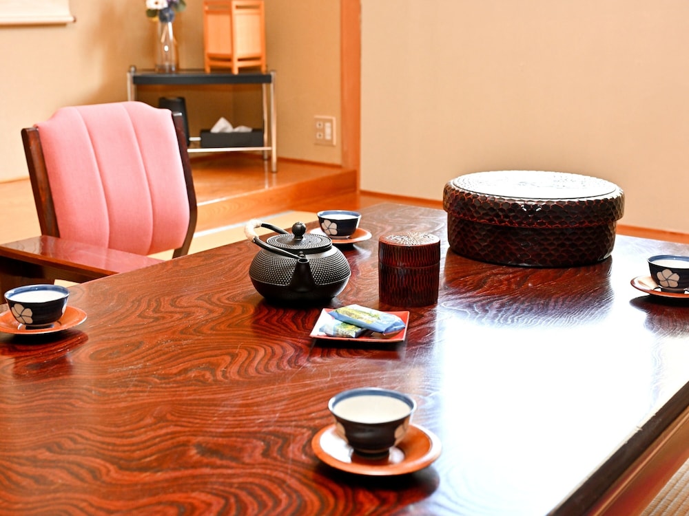 ベーシック 4 人部屋 禁煙 マウンテンビュー 客室3 | こまくさホテル