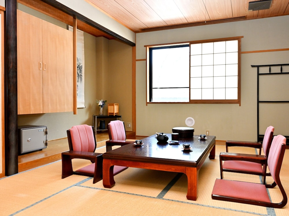 ベーシック 4 人部屋 禁煙 マウンテンビュー 客室2 | こまくさホテル