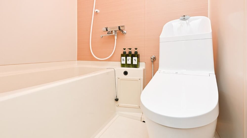 スタンダード 4 人部屋 禁煙 マウンテンビュー バスルーム0 | こまくさホテル