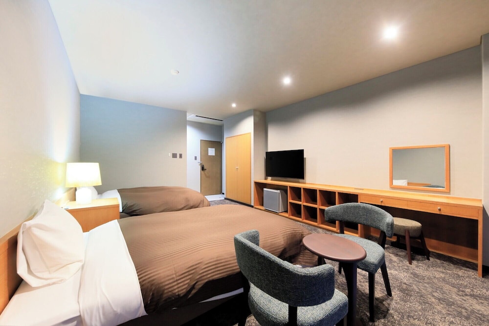 プレミアム ツインルーム シングルベッド 2 台 スパ浴槽 客室3 | 古湯温泉　佐賀風雅