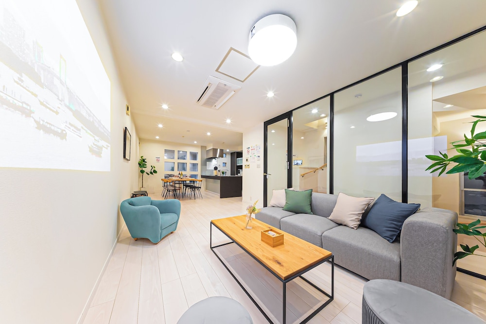 ヴィラ 4 ベッドルーム キッチン リビング エリア1 | STARRY STAY HOUSE SHIBUYA I