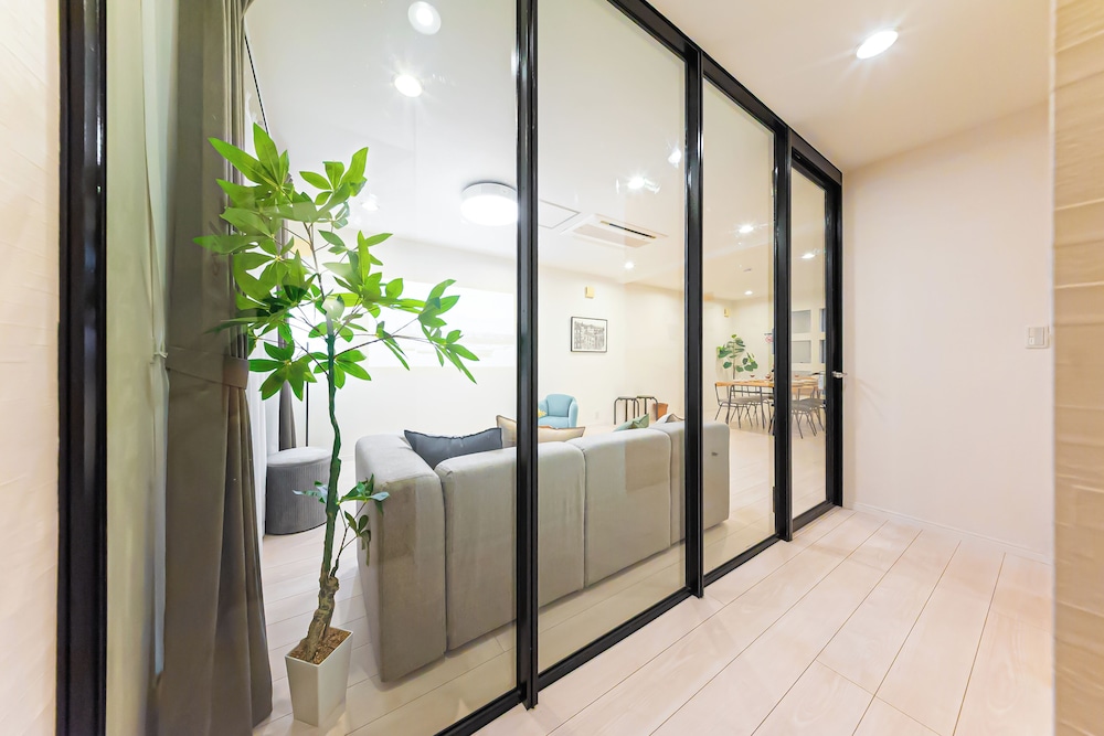 ヴィラ 4 ベッドルーム キッチン リビング エリア3 | STARRY STAY HOUSE SHIBUYA I