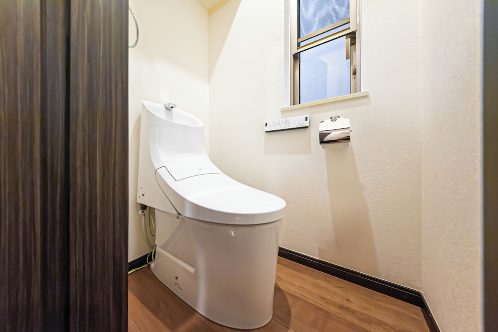 ヴィラ 4 ベッドルーム キッチン バスルーム2 | STARRY STAY HOUSE SHIBUYA I