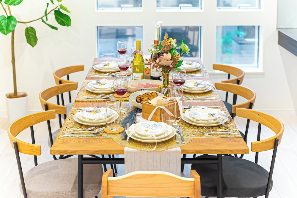 ヴィラ 4 ベッドルーム キッチン 客室内のダイニングエリア3 | STARRY STAY HOUSE SHIBUYA I