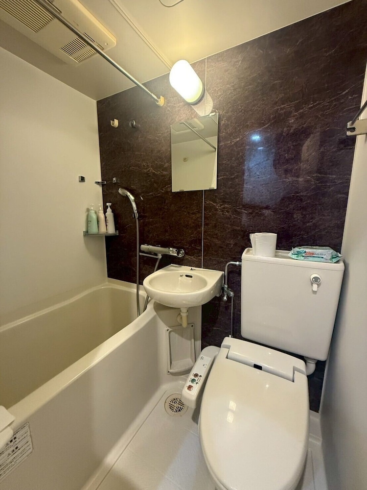 4 人部屋 バスルーム1 | NeXay美栄橋