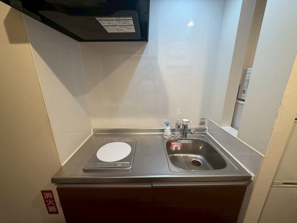 4 人部屋 専用キッチン1 | NeXay美栄橋