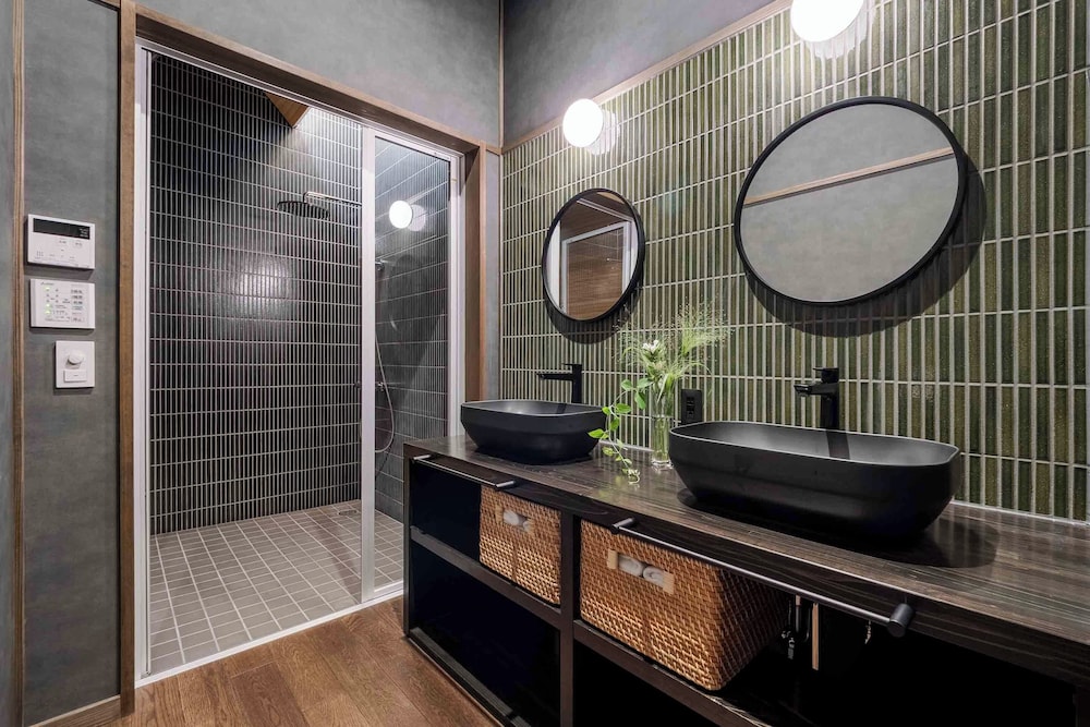 和風ハウス 3 ベッドルーム キッチン ガーデンビュー バスルーム2 | 町家あさとゆう