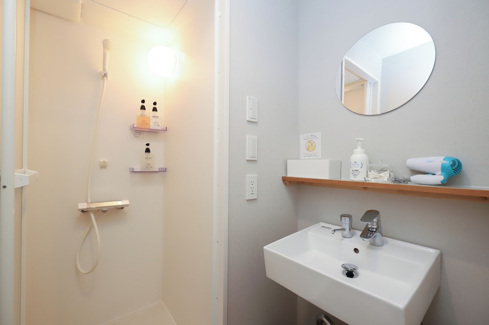 スタンダード ダブルルーム 禁煙 バスルームのシャワー0 | E10HOSTEL