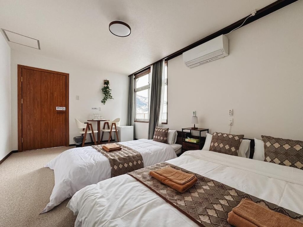 スーペリア ツインルーム マウンテンビュー 客室13 | YUZAWA Yukinoyado