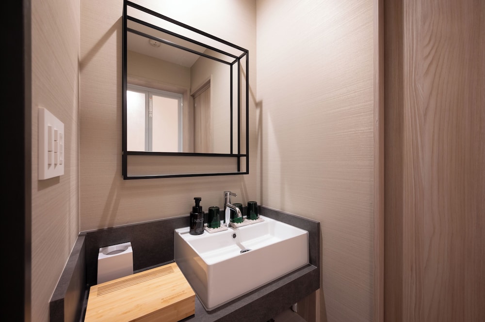 トリプルルーム 禁煙 電子レンジ 客室の設備とサービス1 | EISEI STAY Ikebukuro Nishi