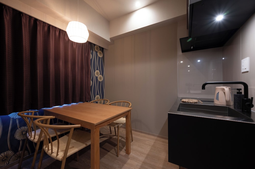 ファミリー スタジオスイート 客室内のダイニングエリア0 | EISEI STAY Ikebukuro Nishi