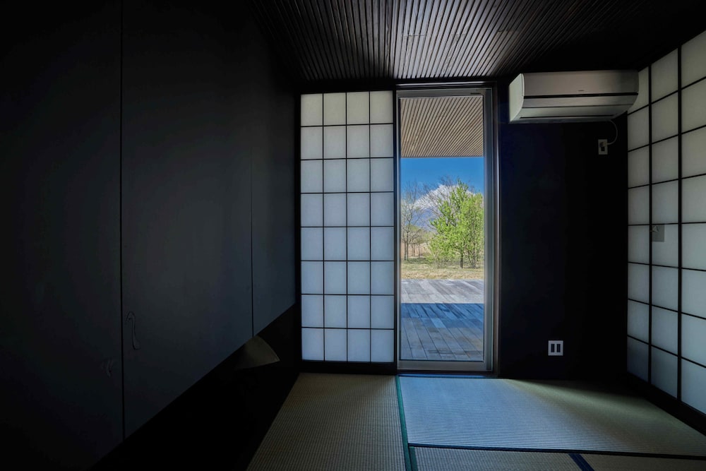 ラグジュアリー ヴィラ マウンテンビュー 客室2 | The Deer Valley Yamanakako