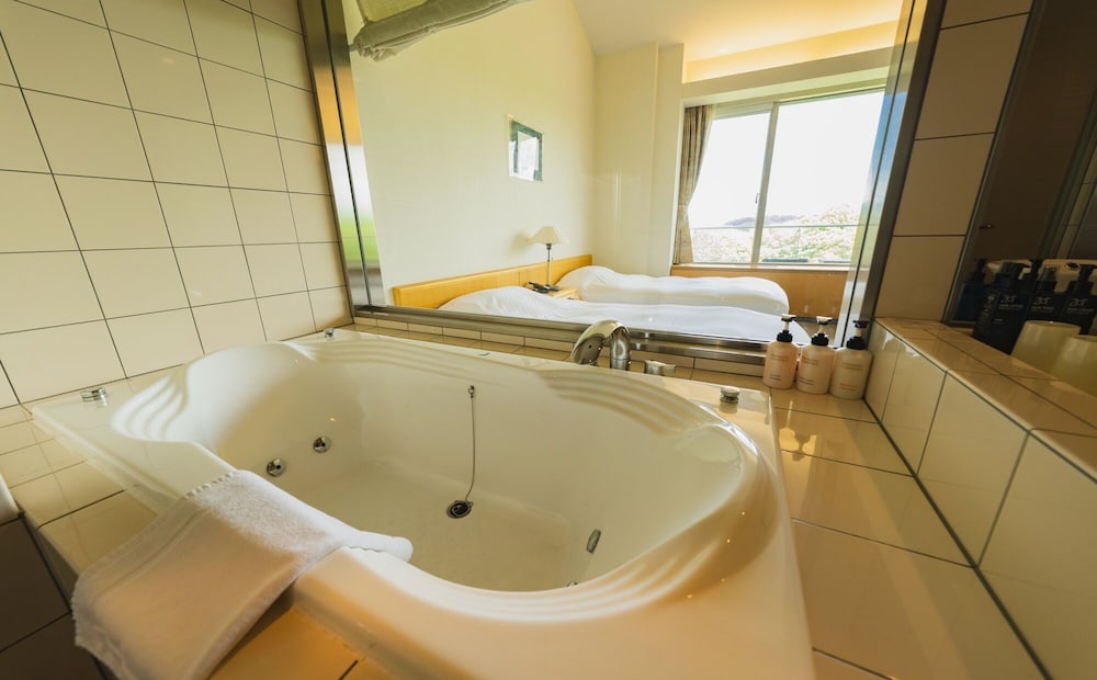 デラックス ツインルーム バスルーム0 | 富良野ホテル　