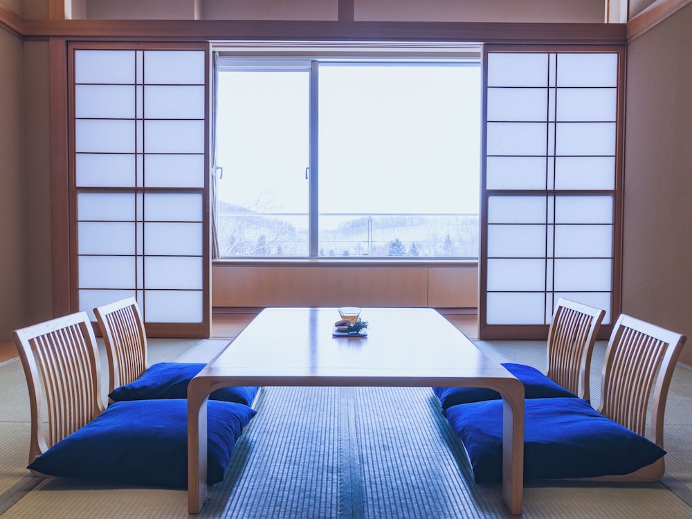 ファミリー スイート 客室1 | 富良野ホテル　