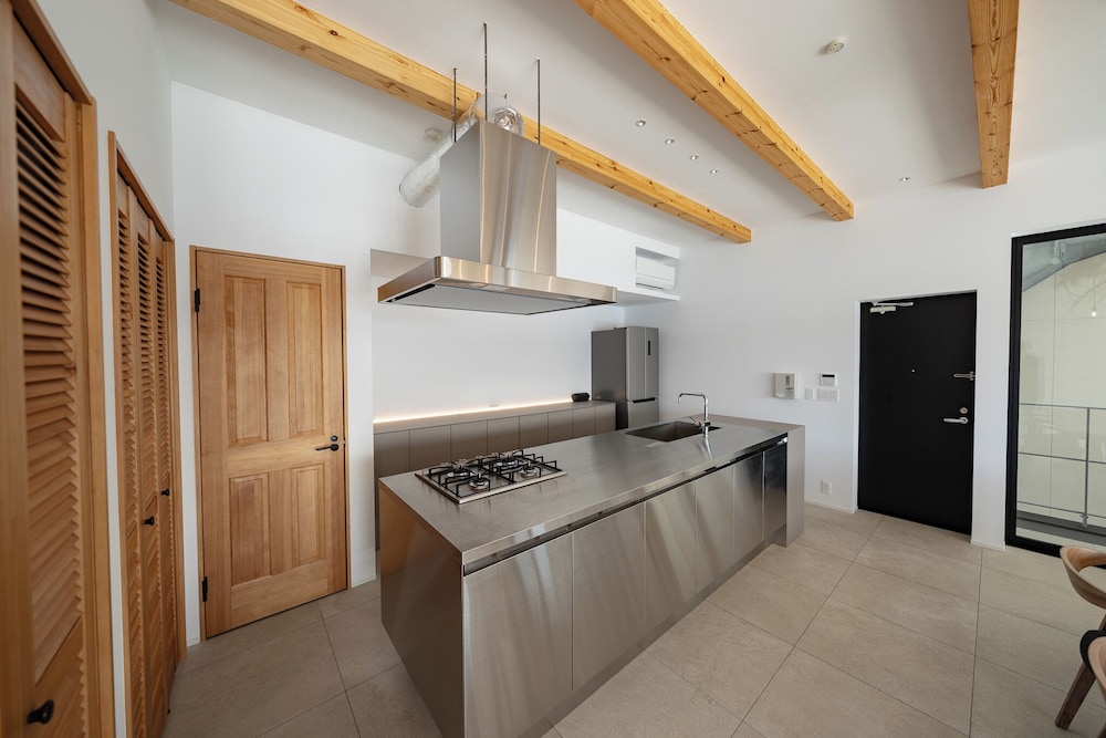 ヴィラ バルコニー シービュー 専用キッチン6 | theView 三浦市晴海町