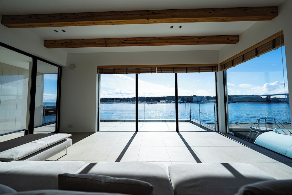 ヴィラ バルコニー シービュー 客室18 | theView 三浦市晴海町